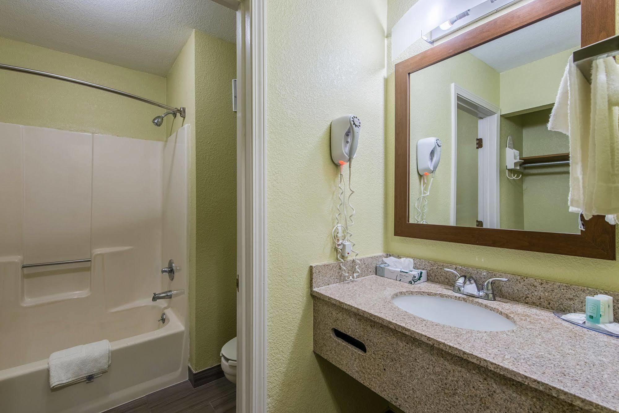 Cardinal Inn & Suites Muncie Zewnętrze zdjęcie