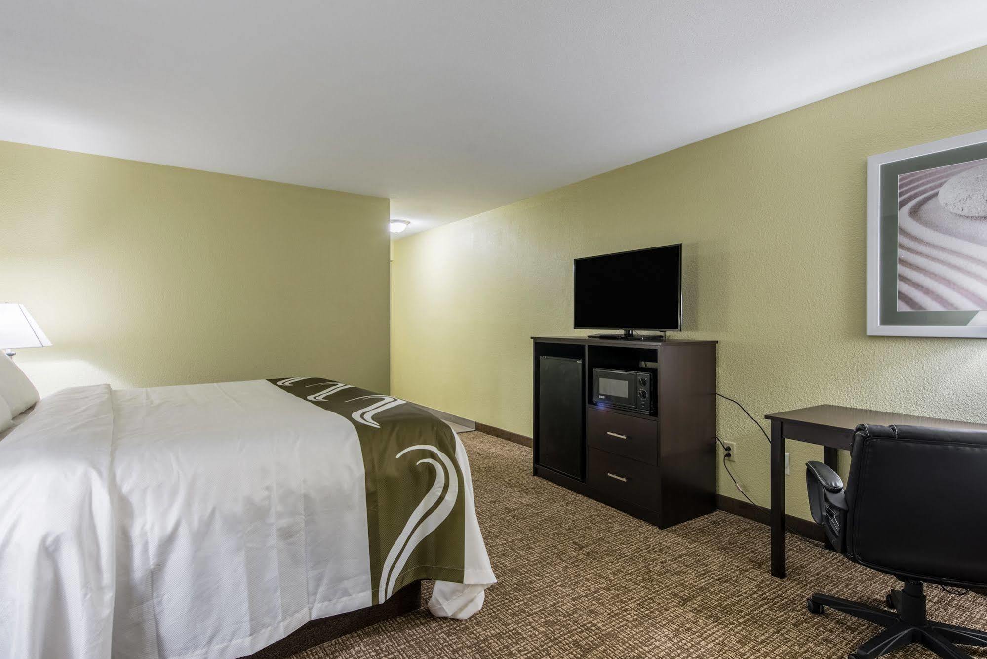 Cardinal Inn & Suites Muncie Zewnętrze zdjęcie
