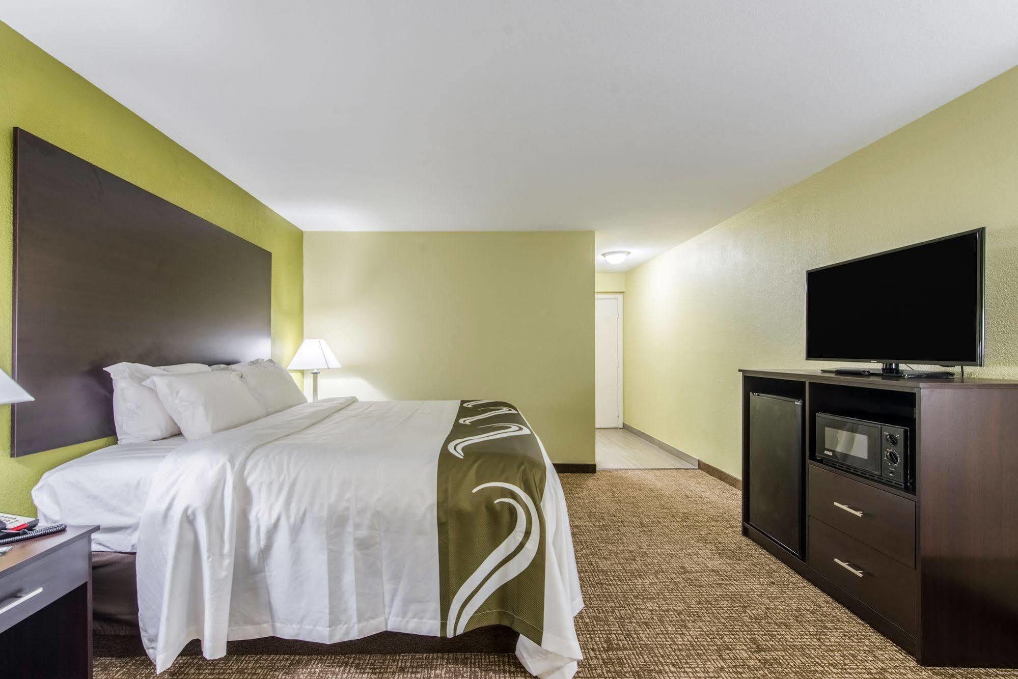 Cardinal Inn & Suites Muncie Zewnętrze zdjęcie