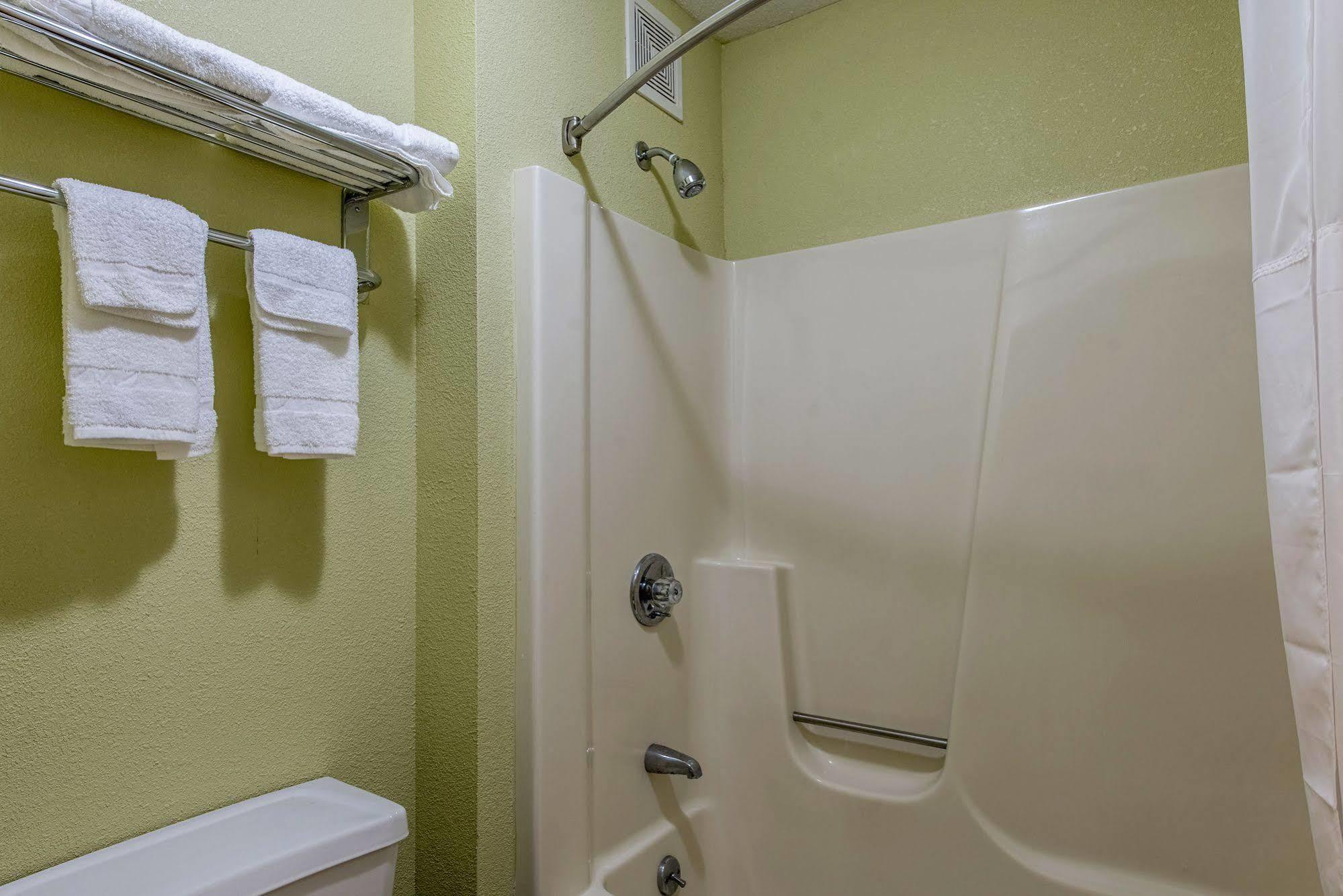 Cardinal Inn & Suites Muncie Zewnętrze zdjęcie