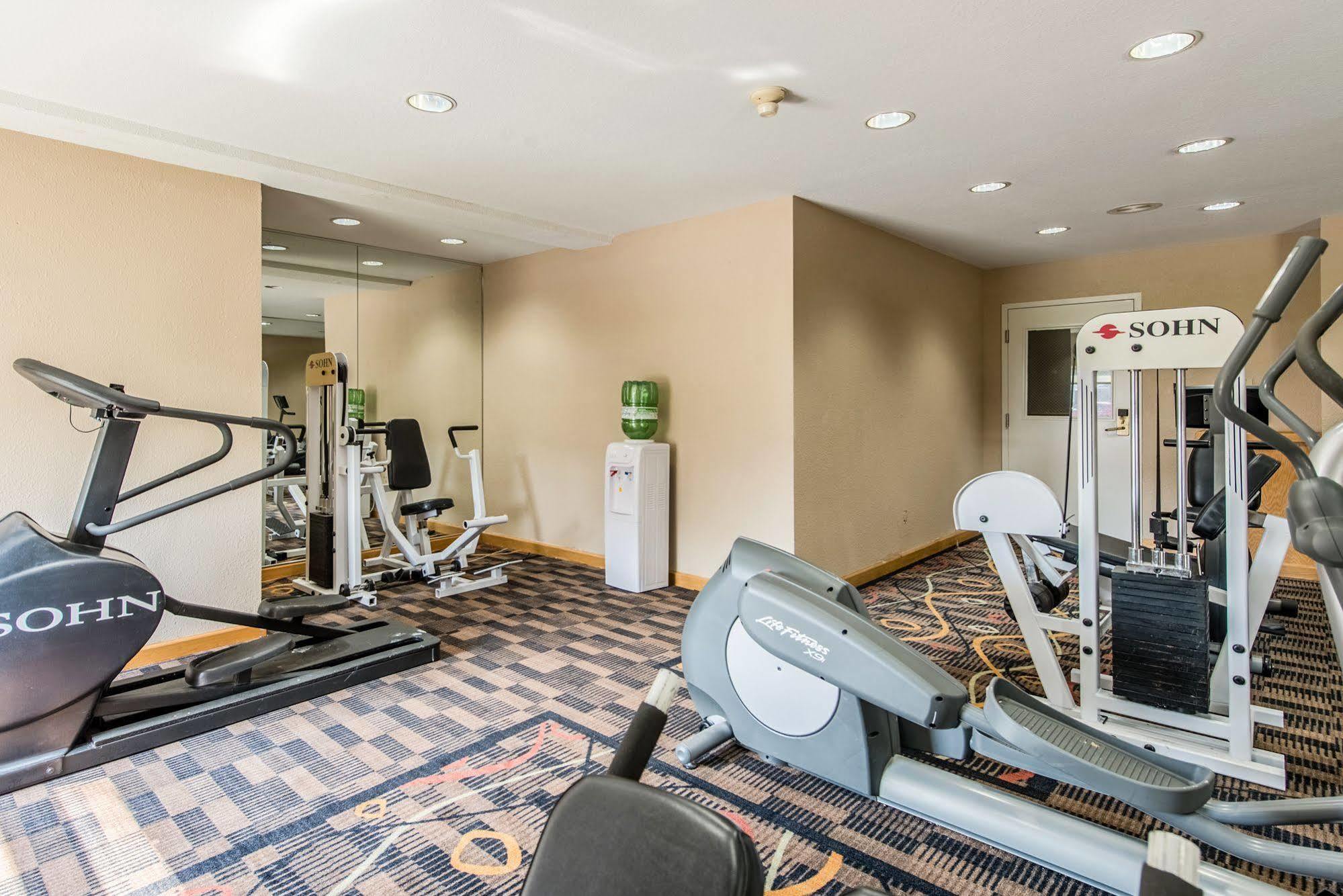Cardinal Inn & Suites Muncie Zewnętrze zdjęcie