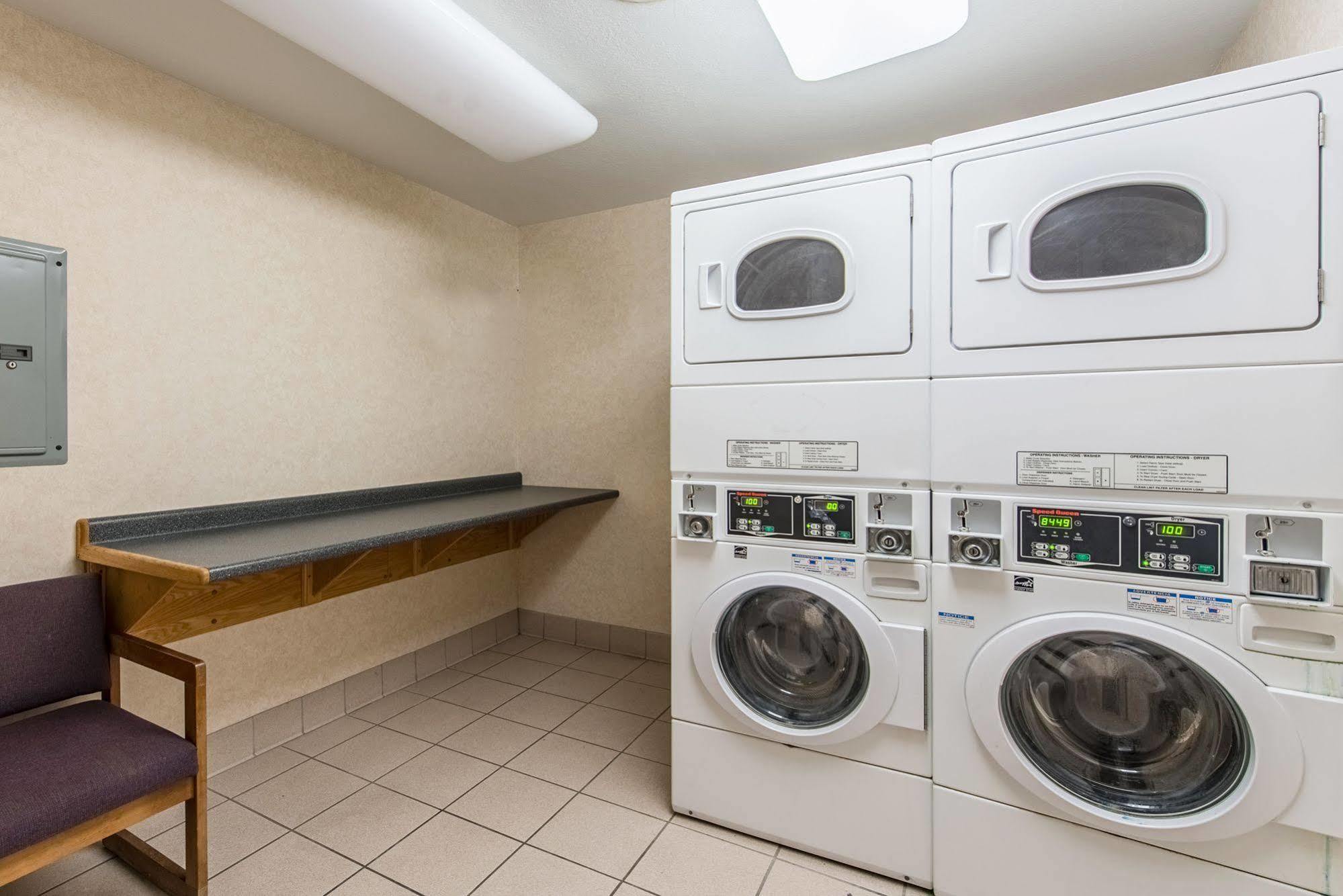 Cardinal Inn & Suites Muncie Zewnętrze zdjęcie